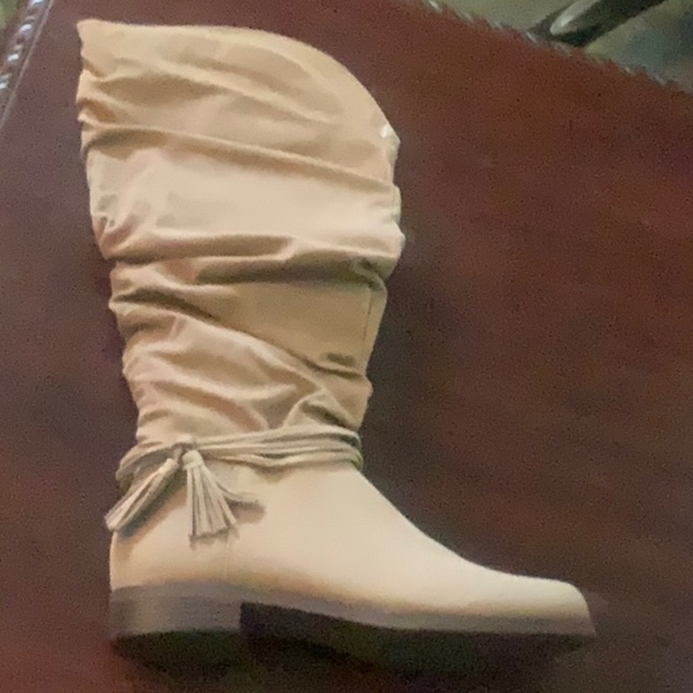 Flat boots brand new